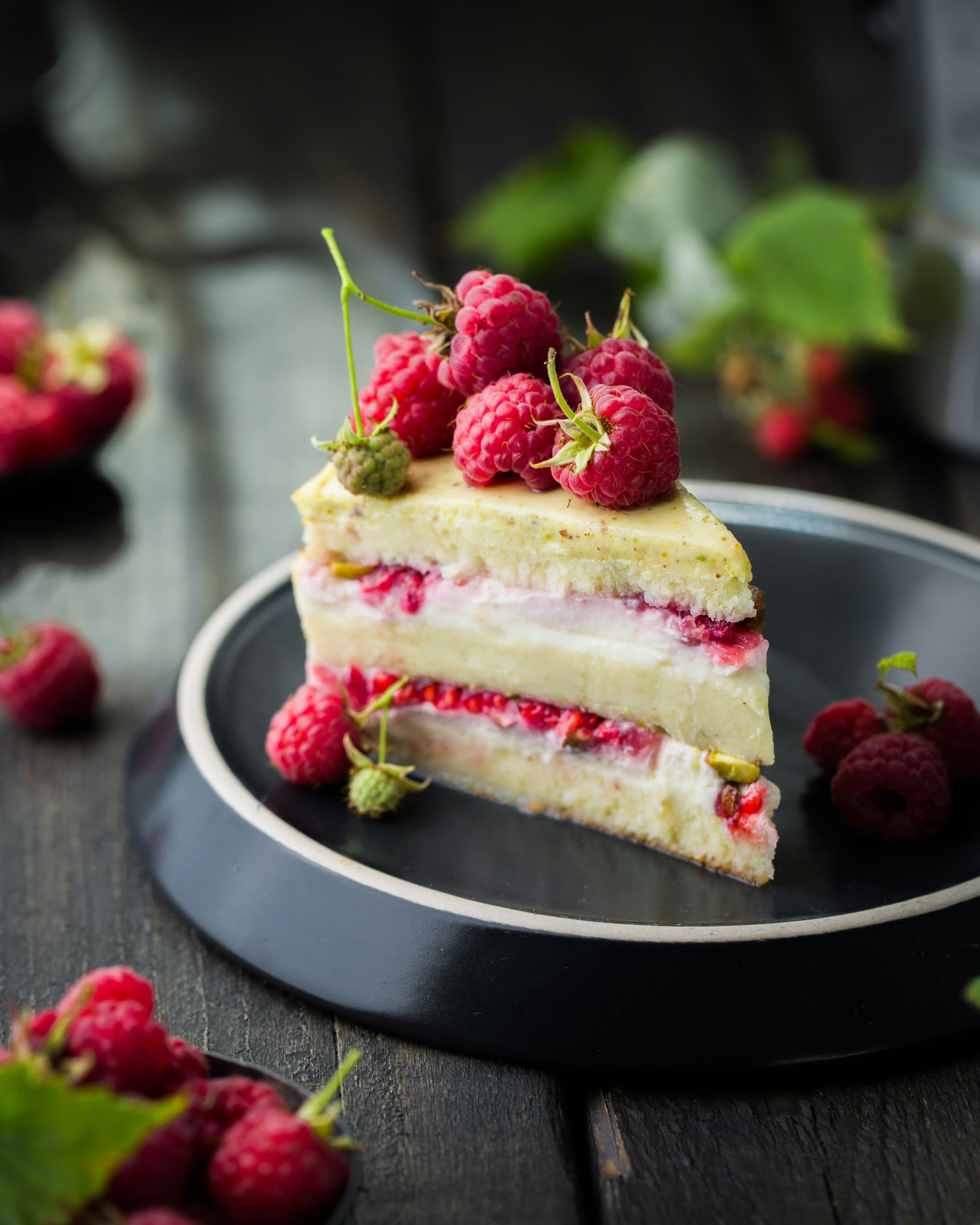 Fetta di torta ai lamponi